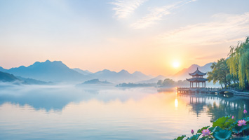 杭州西湖日出晨雾