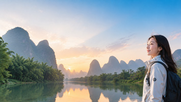 静谧晨曦中的旅行者